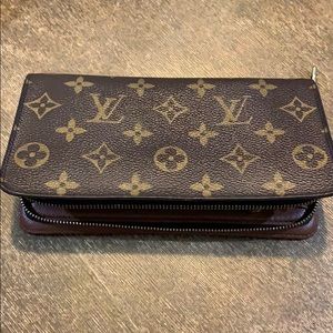 Authentic Louis Vuitton Porte Monnaie Zippe